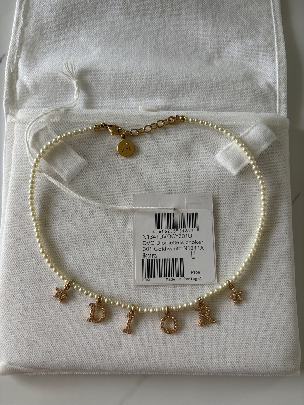 Dio(r)evolution Necklace Gold-Finish Metal White Resin Pearls and White Crystal